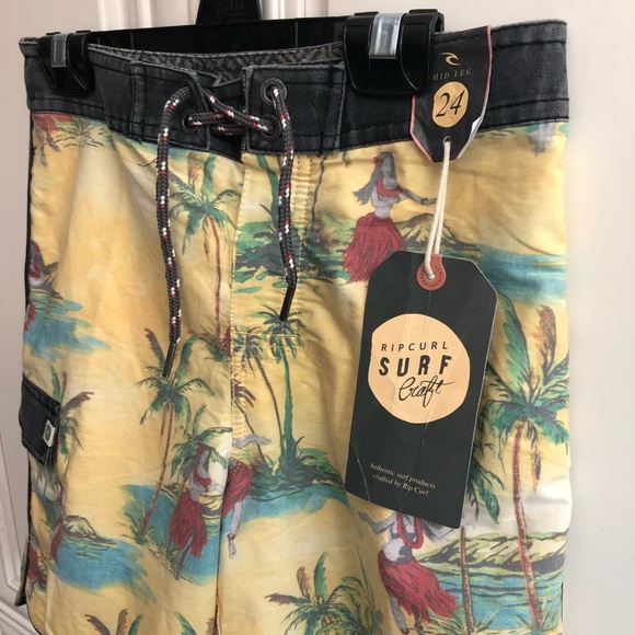 🥳HOST PICK🥳 NWT Rip Curl board shorts - Picture 2 of 10